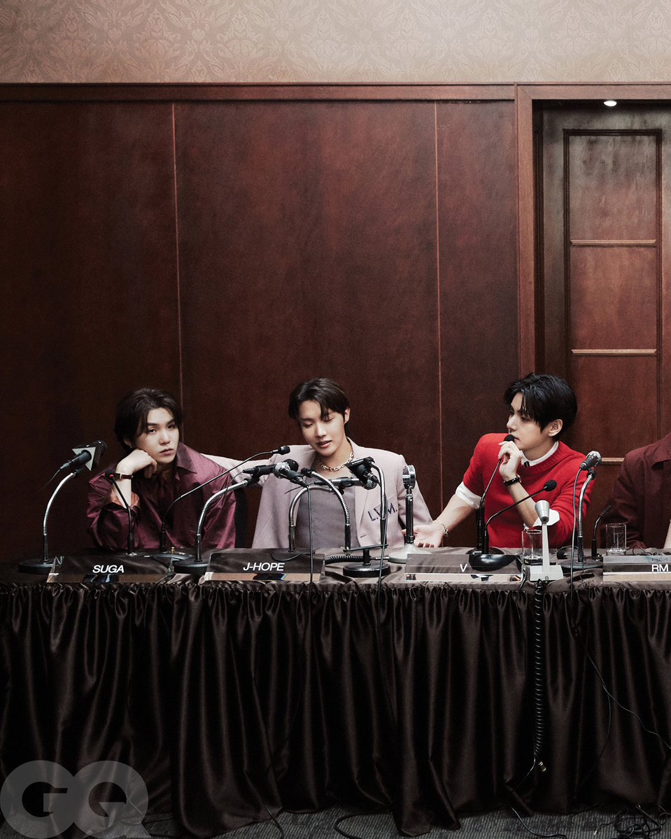 GQMexico's tweet image. Para nuestra portada de marzo, @raymondangas de GQ viajó a Corea del Sur para pasar tiempo con RM, Jin, Suga, J-Hope, Jimin, V y Jung Kook de @bts_bighit mientras se preparan para su enorme regreso global gq.com.mx/articulo/bts-e…