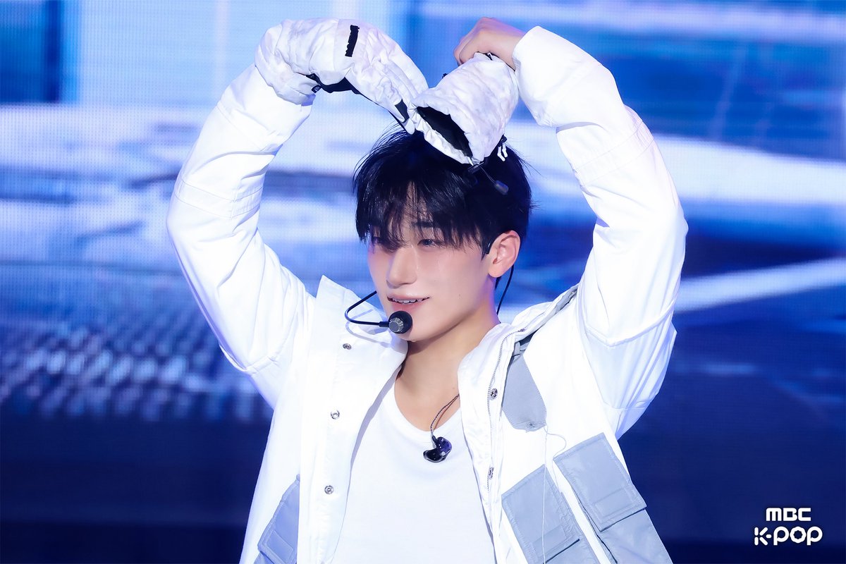 어떻게 계속 로리 얼굴을 하고 있는건지 궁금함