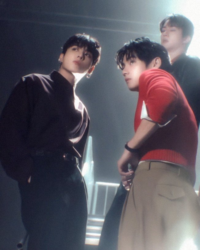 taekook𑁤 tweet media