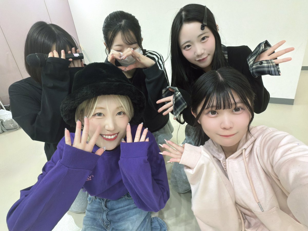 今日は3/7のツーマンライブでの曲交換の振り落としのためambitiousさんのLISAさんに来ていただきました💜💜

とても優しくて丁寧に教えていただきました！

こちら本日22:00〜チケ発です❣️
激アツツーマン見逃さないでください❣️