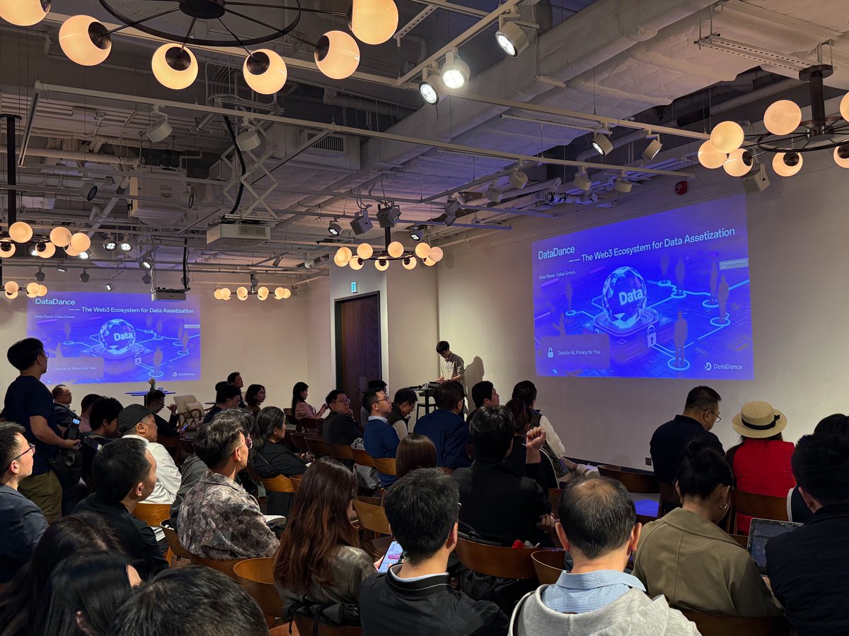 DataDanceChain's tweet photo. Thanks to @gate_ventures, @HashGlobal, and @OFRFund for having us at this amazing roadshow. 🗣️

We presented the latest updates from DataDance and our expanding ecosystem — wallet, ERC-7962, chain, and beyond. 🙌

Loved connecting with so many Web3 builders 🤝
#datadance @mvp_xuan