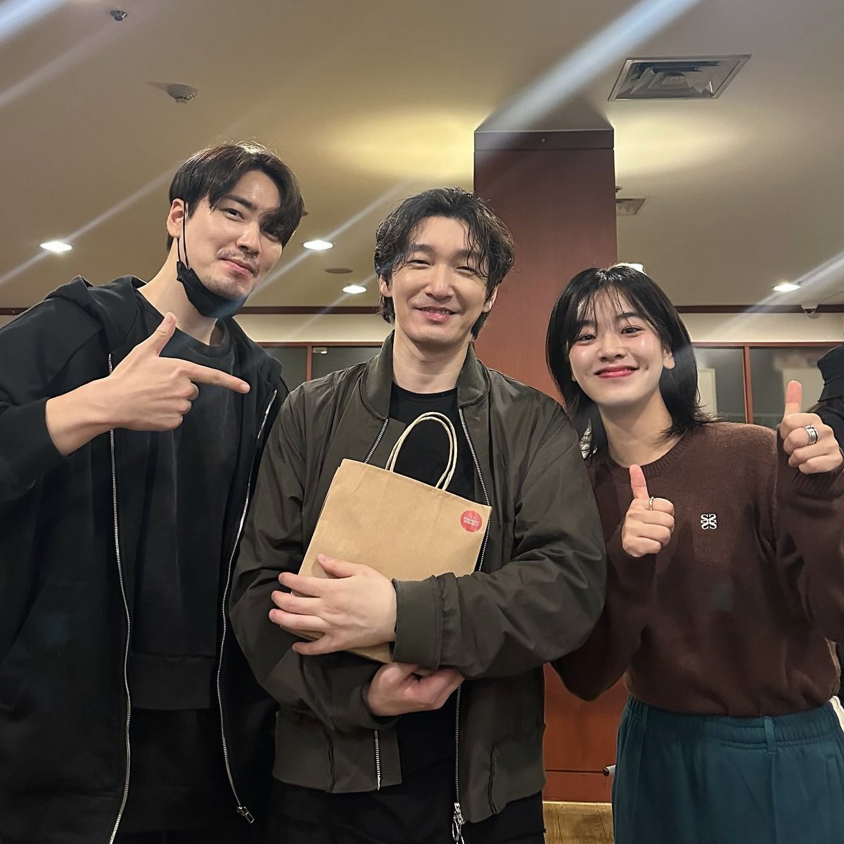 zo_viewler's tweet image. 시목동재 마지막 투샷이 선생님 얘네 또싸워요라니