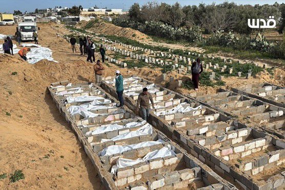 TheSaviour's tweet photo. 🚨🇮🇱🇵🇸JUST IN: In Deir al-Balah, central Gaza, 53 unidentified Palestinians were buried in a mass grave after Israel returned their remains. https://t.co/lw1kSVcXBS