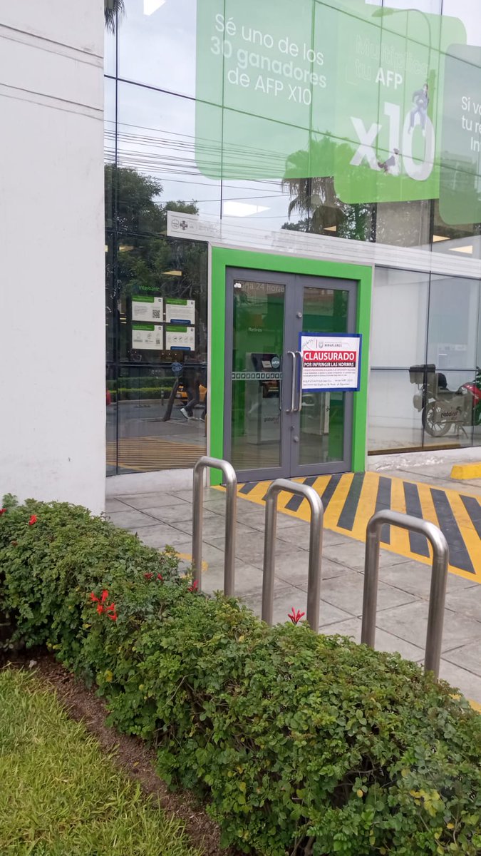 jsudaka's tweet photo. Pelea entre Carlos Canales y el hombre más rico del país.
La Municipalidad de Miraflores ha cerrado las tiendas de varios negocios del grupo Intercorp: Cineplanet, Oechsle, Interbank, Bembos y Vivanda. Cada uno es por una infracción separada. https://t.co/ixX59JiqZv