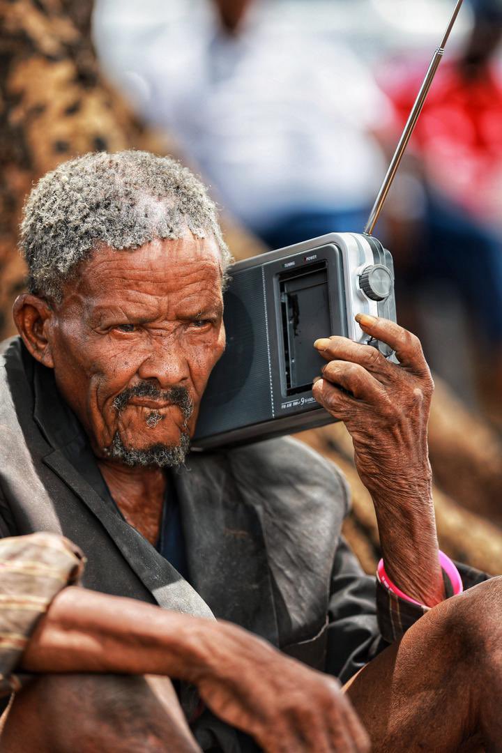 UNESCOWindhoek's tweet image. Radio connects communities. AI supports innovation. But people remain the voice!

On #WorldRadioDay 2026, UNESCO reaffirms that AI is a tool, not a voice.🌍📻 

Radio must continue to safeguard Indigenous languages and strengthen inclusive public dialogue.

Images: @MICTNamibia