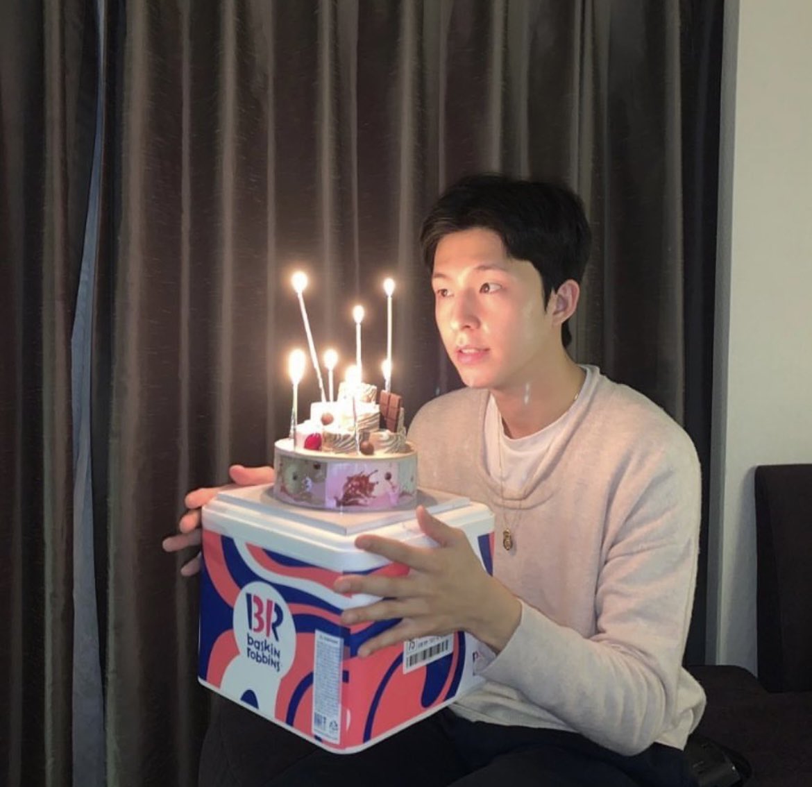 jaewooniee's tweet photo. 260214 happy birthday to hong kyung my valentine’s boy 🎂 

#오늘의굿뉴스_홍경_생일 #happyhongkyungday https://t.co/tPdmzPkUH8