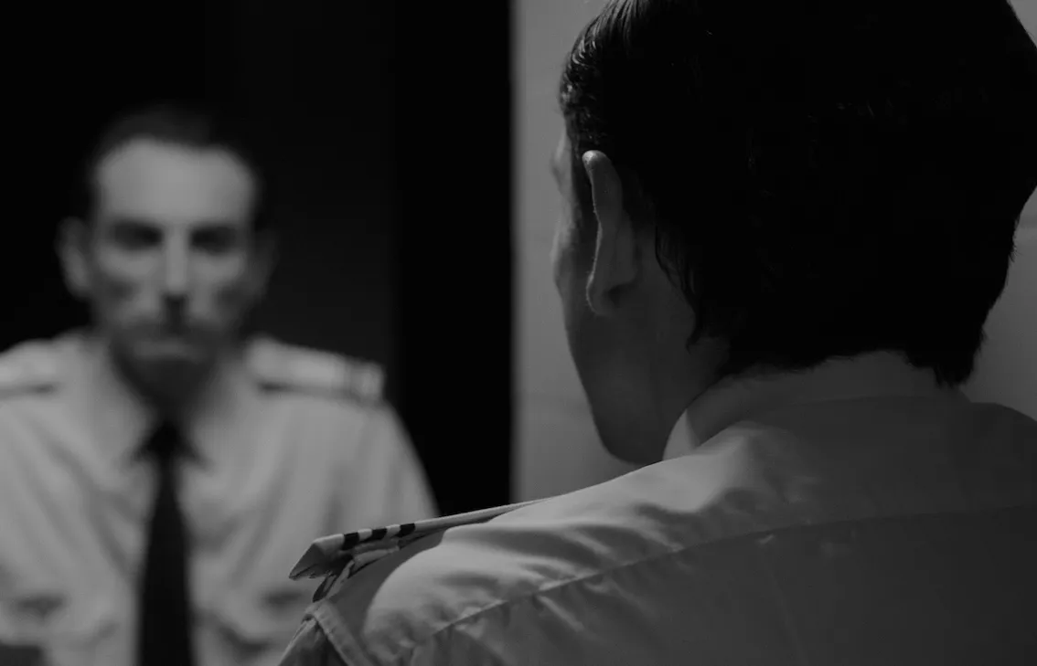 Sobre HANGAR ROJO, coproducción chileno-argentina centrada en el golpe militar de 1973. En la competencia Perspectives de #Berlinale2026 
micropsiacine.com/2026/02/berlin…