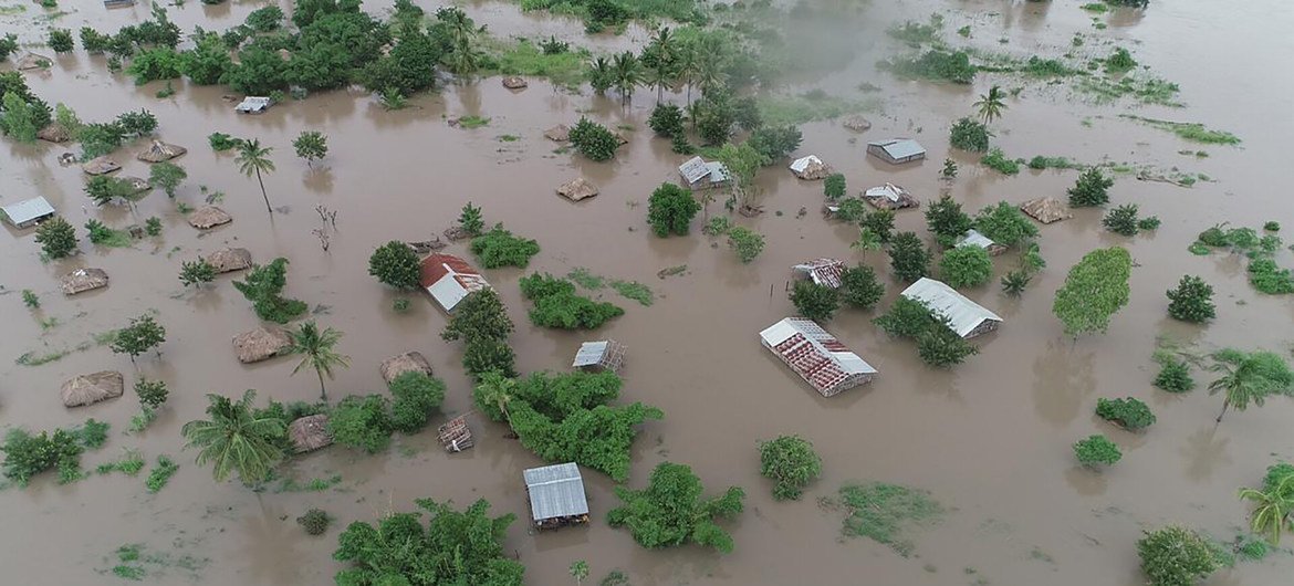 Lamentamos profundamente las pérdidas de vidas humanas y cuantiosos daños materiales provocados por las fuertes lluvias e inundaciones que han asolado a la hermana República de #Mozambique.

Sentidas condolencias al Gobierno y pueblo mozambicanos, extensivas en particular a