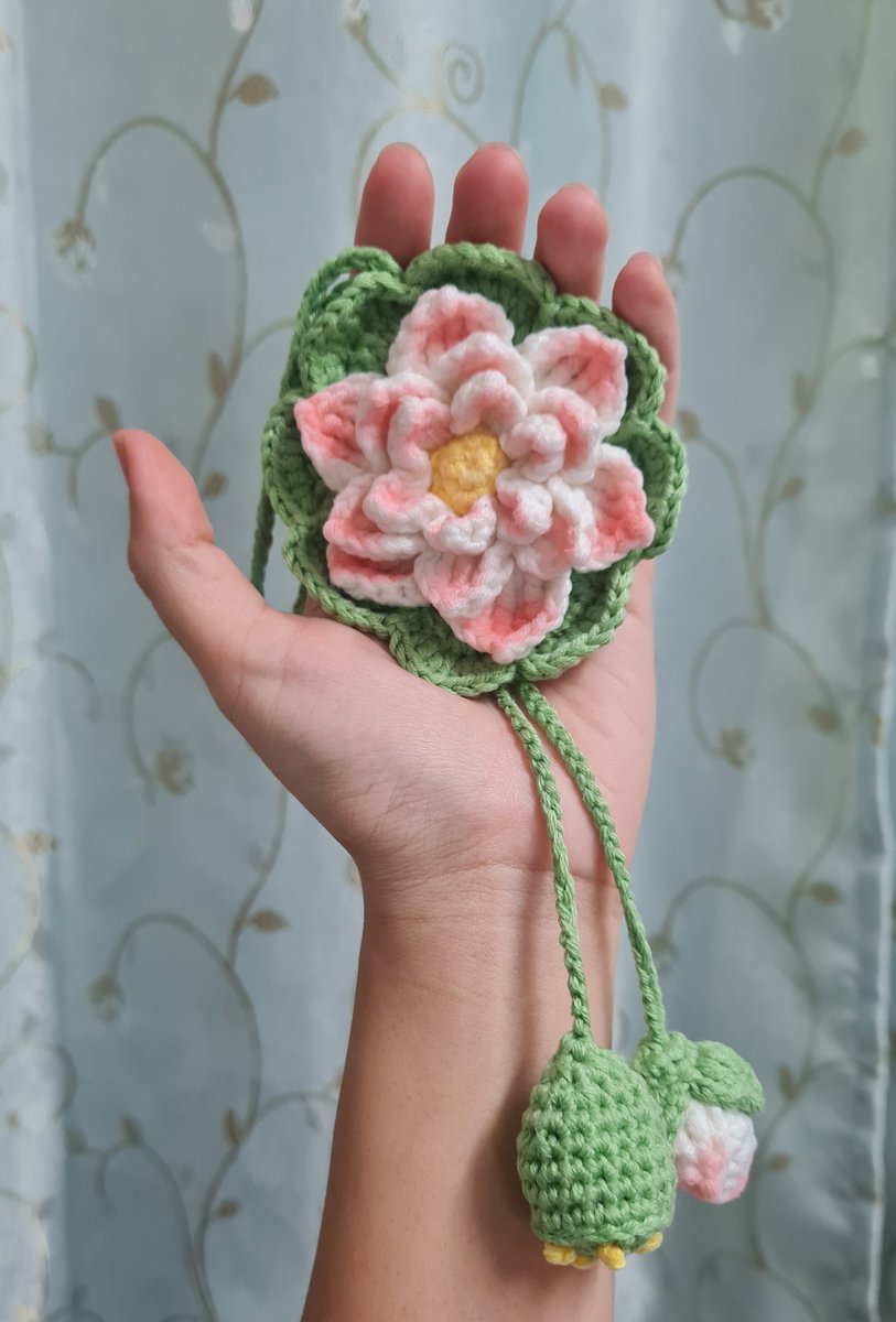 หลังจากเจ๊งไปสามสี่ดอก ผมก็ได้ประกอบชิ้นแรกแล้วคับพีเพิ่ล (´༎ຶ ᵕ ༎ຶ)

🪷✨️ 一 #บานเลื่อนถัก