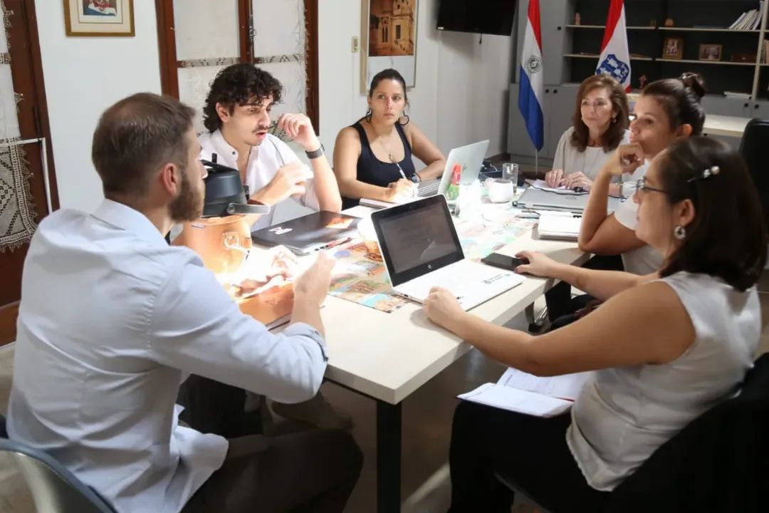 CulturaAsu's tweet photo. ¡Asunción se proyecta! 🇵🇾✨

A través de nuestra alianza estratégica con Pangea Paraguay, seguimos trabajando con fuerza para posicionar a nuestra capital como el destino artístico, cultural y turístico favorito tanto de compatriotas como de extranjeros. https://t.co/2bRdRcx8ic