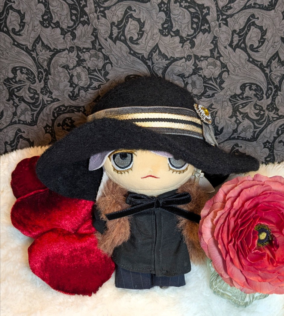 🖤フェルトのお帽子できました🥰 飾りは取り急ぎ100均のビジューをつけ