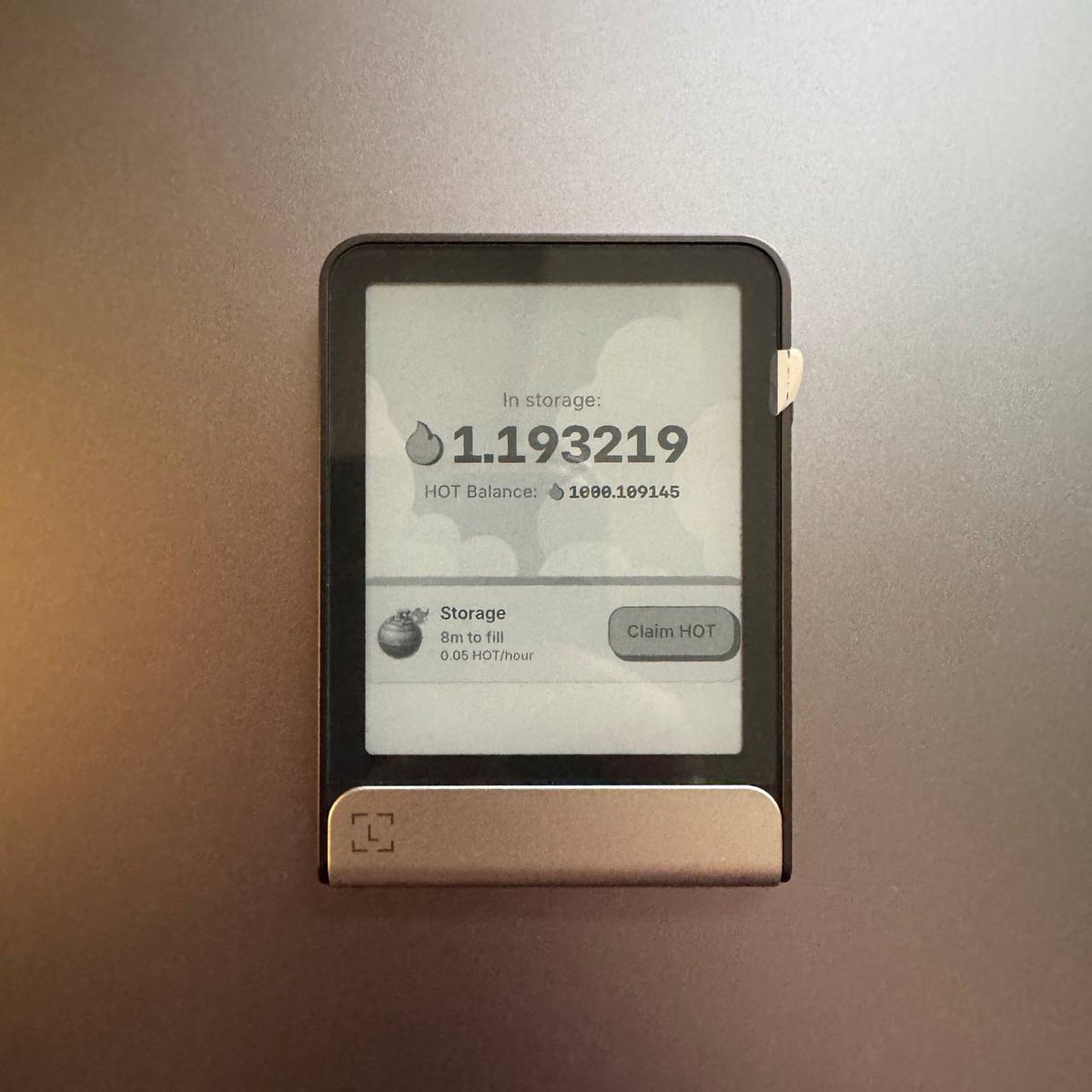 0xIgor_btc's tweet photo. At last, I’ve accumulated 1k $HOT 🔥 Сan even keep this @hotdao_ treasure on my Ledger ha ha 😁 https://t.co/93qBZn3WGa