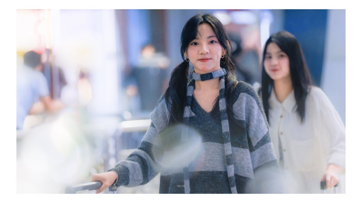 Stripes and Smiles. 🦝🤍
— <a href="/Aralie_JKT48/">Abigail Rachel</a> 

#JKT48AirportFashion