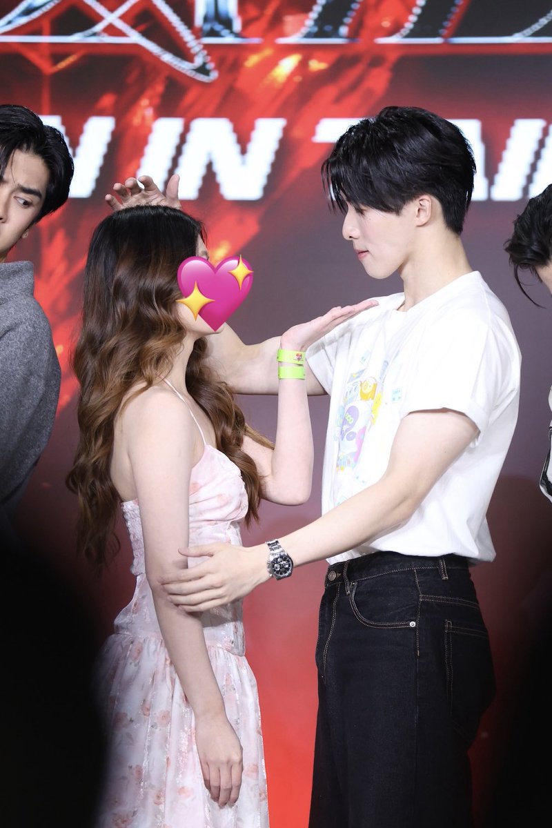 ถ้าเจ้าชายมีจริง.... ก็ฮีนี่แหละ หม่อมฉันขออนุญาตเต้นลีด เอ้ย เต้นรำด้วยเพคะ 🤴🏻🙏🏻