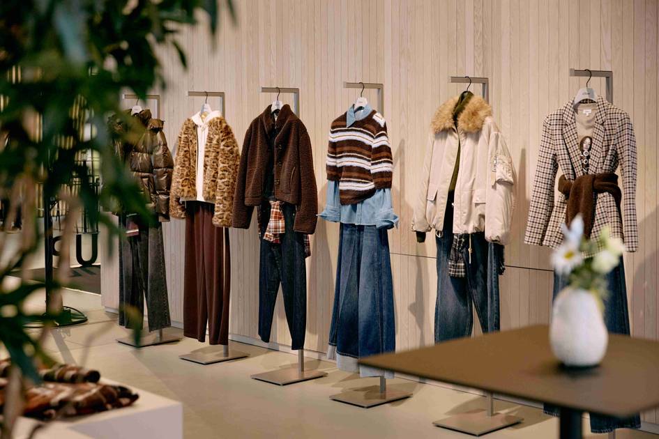 De S.Oliver Group opent in Rottendorf een nieuwe ‘House of Brands’-campus om de samenwerking met retailpartners te intensiveren. fashionunited.nl/nieuws/retail/…