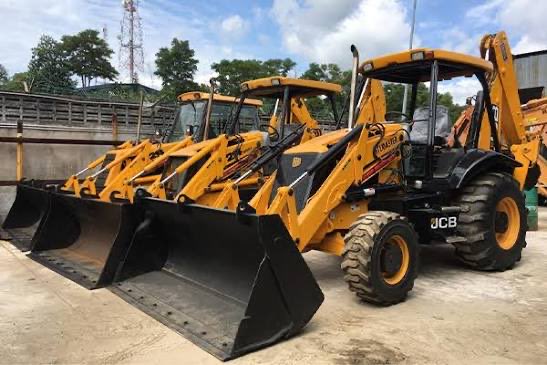 LANGKAH MUDAH APABILA TERDAPAT BINAAN HARAM DI ATAS TANAH ANDA:

Call tokey menatang kuning ni, set masa &amp; rodok. 
Anda tidak perlu lantik lawyer. 

Sekian.