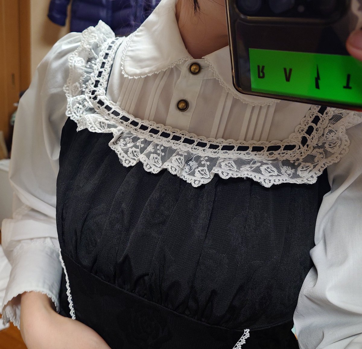 マノンローズ着画（JSK/黒LL） ブラウスはノエルドメモワールの白