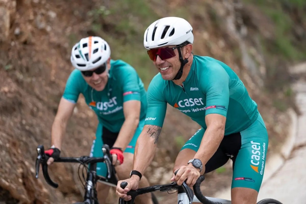 MarcaTMF's tweet photo. 🚴 Purito lo tiene claro: en los Caminos de Olivos hay que dejar que la bici fluya

El excampeón comparte sus claves para dominar el ‘sterrato’ de la @ClasicaJaen 

Desc��brelo en #MARCAPlus, revista oficial
Visualiza el número gratis en tu 📱 o 💻 https://t.co/Qowx2UjT2D https://t.co/v8TO8825O3