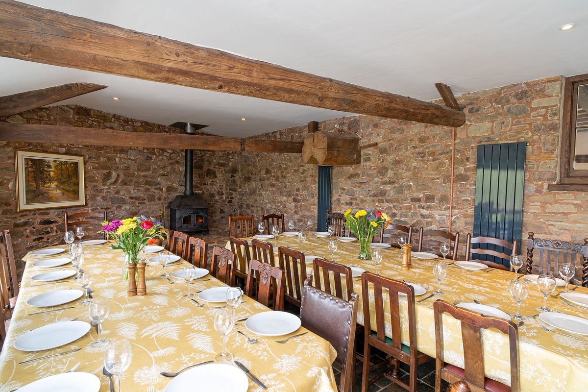 TheHolidayCots's tweet image. 🌿 Eggesford Barton Holiday Cottages 🌿

Each room at Eggesford Barton Holiday Cottages is stylishly furnished and wonderfully comfortable, with guests often commenting on just how spacious they are. 🏡

🛏️ Sleeps 30
theholidaycottages.co.uk/devon/9464

#EggesfordBarton #NorthDevon #Holiday