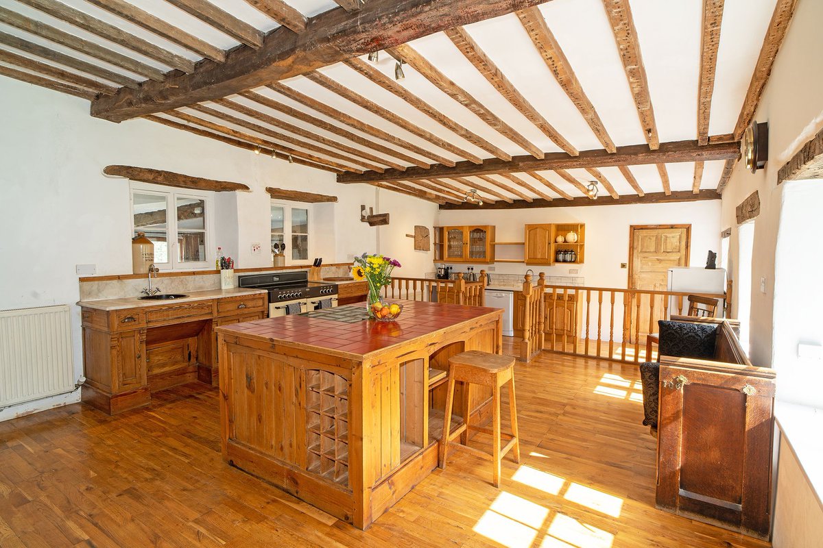 TheHolidayCots's tweet image. 🌿 Eggesford Barton Holiday Cottages 🌿

Each room at Eggesford Barton Holiday Cottages is stylishly furnished and wonderfully comfortable, with guests often commenting on just how spacious they are. 🏡

🛏️ Sleeps 30
theholidaycottages.co.uk/devon/9464

#EggesfordBarton #NorthDevon #Holiday