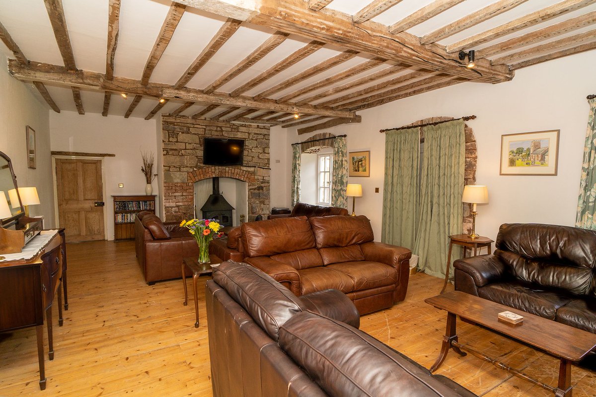 TheHolidayCots's tweet image. 🌿 Eggesford Barton Holiday Cottages 🌿

Each room at Eggesford Barton Holiday Cottages is stylishly furnished and wonderfully comfortable, with guests often commenting on just how spacious they are. 🏡

🛏️ Sleeps 30
theholidaycottages.co.uk/devon/9464

#EggesfordBarton #NorthDevon #Holiday