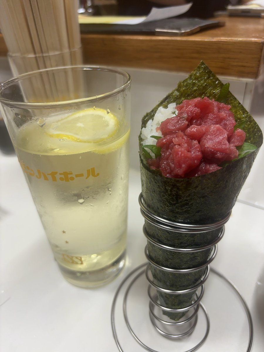 久しぶりの綾瀬駅前酒場。
マグロ尽くしの金曜日🍶
#ekimaesakaba_ 
#古典酒場部
#酒場好き
#一人呑み