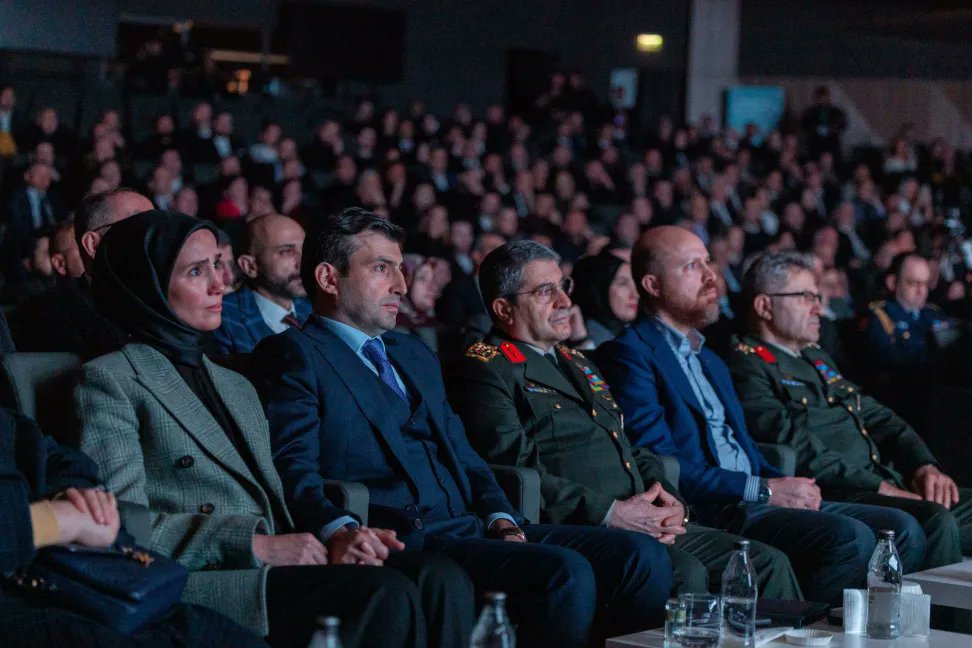 İktidarda ayar kalmadı: Damadın babasının belgeseli için okullara skandal yazı!

◾️Erdoğan’ın damadı Selçuk Bayraktar’ın babası Özdemir Bayraktar’ın hayatını anlatan belgeselin okullarda izletilmesi için Milli Eğitim Müdürlükleri harekete geçti. İstanbul’da tüm okullara