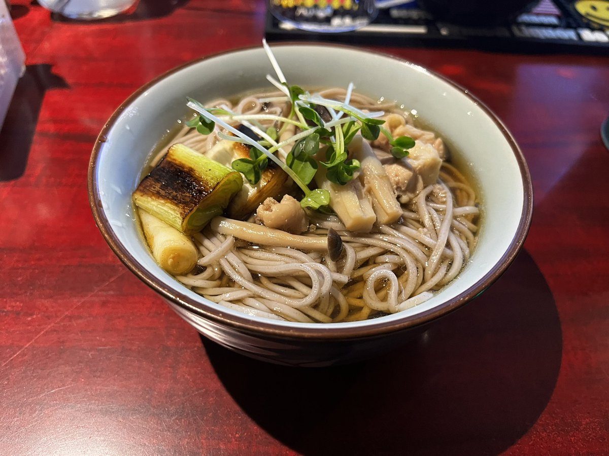 美味しいお蕎麦あり〼。
焼きネギもとろとろです✨