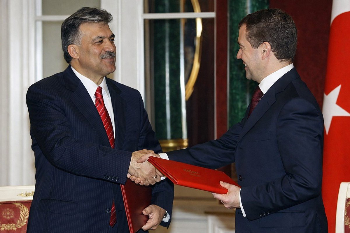 15 yıl önce, 13 Şubat 2009: Rusya İle Türkiye Arasındaki İlişkilerin Yeni Bir Aşamaya Doğru İlerlemesi Ve Dostluğun Ve Çok Boyutlu Ortaklığın Daha Da Derinleştirilmesine İlişkin Ortak Deklarasyon imzalandı. 

Deklarasyon, Tarafların ikili diyaloğu niteliksel olarak yeni bir