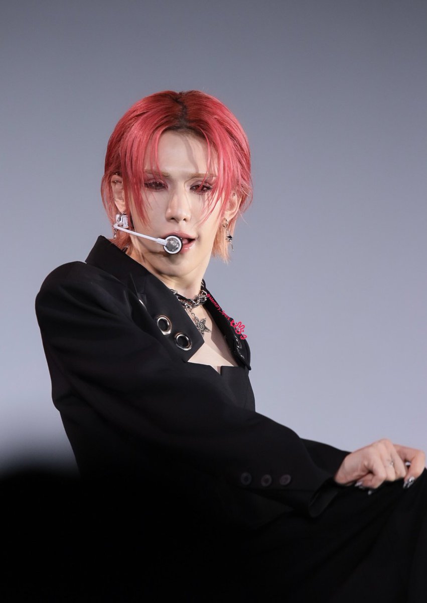 BIZNESS

#엑스러브 #XLOV #WUMUTI #우무티