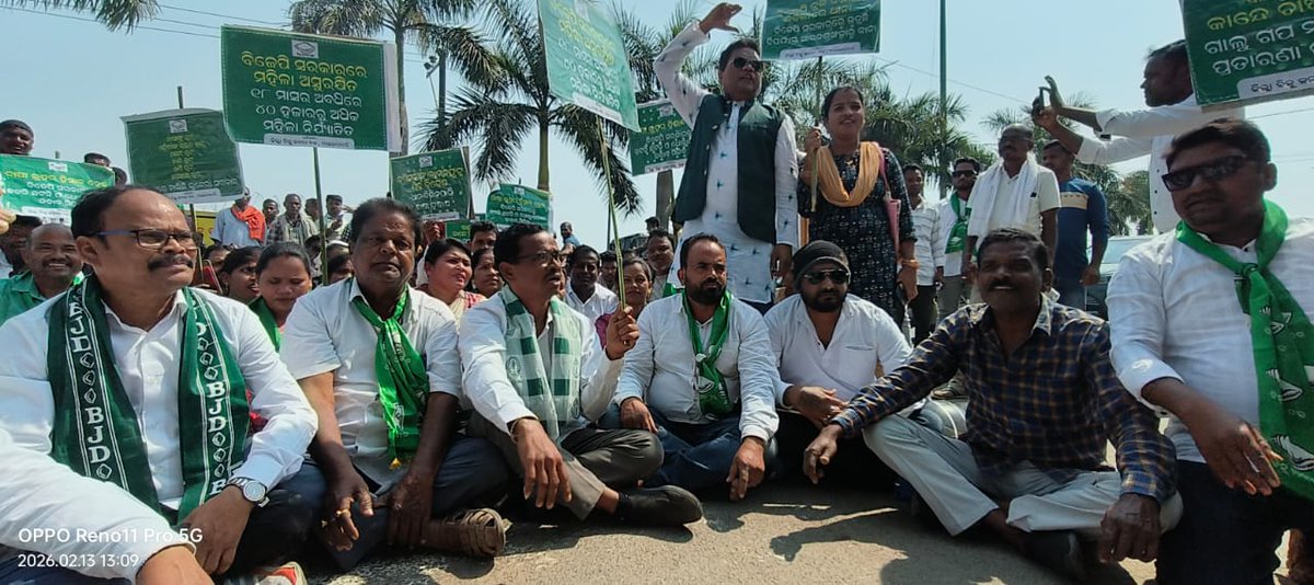bjd_odisha's tweet image. ଉପାନ୍ତରୁ ଉପକୂଳ ସବୁଠି ଜୋରଦାର ହେଉଛି ଅପାରଗ ବିଜେପି ସରକାର ବିରୋଧରେ ପ୍ରତିବାଦ।

ମାଲକାନଗିରିରେ ଏକ ହୋଇଛନ୍ତି ସାଧାରଣ ଜନତା ଚାଷୀ ତଥା ବିଜୁ ଜନତା ଦଳର କର୍ମୀ। ବିଜେପି ସରକାରର ଚାଷୀମାରଣ ନୀତି, ବିପର୍ଯ୍ୟସ୍ତ ଆଇନଶୃଙ୍ଖଳା ଓ ମିଛ ପ୍ରତିଶ୍ରୁତି ବିରୋଧରେ ଏକ ହେଉଛି ସ୍ୱର।

#Malkangiri
#BJDWithFarmers #BJPAntiFamers