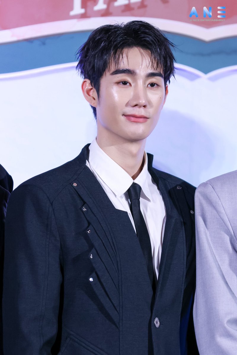 "ฟอส จิรัชพงศ์" ช่วงสัมภาษณ์ก่อนเริ่มงาน “ความลับในบทเพลงที่บรรเลงไม่รู้จบ Final EP Fan Meeting”

FORCEBOOK MOS FINAL EP
#MelodyOfSecretsFinalEP
#fforce_