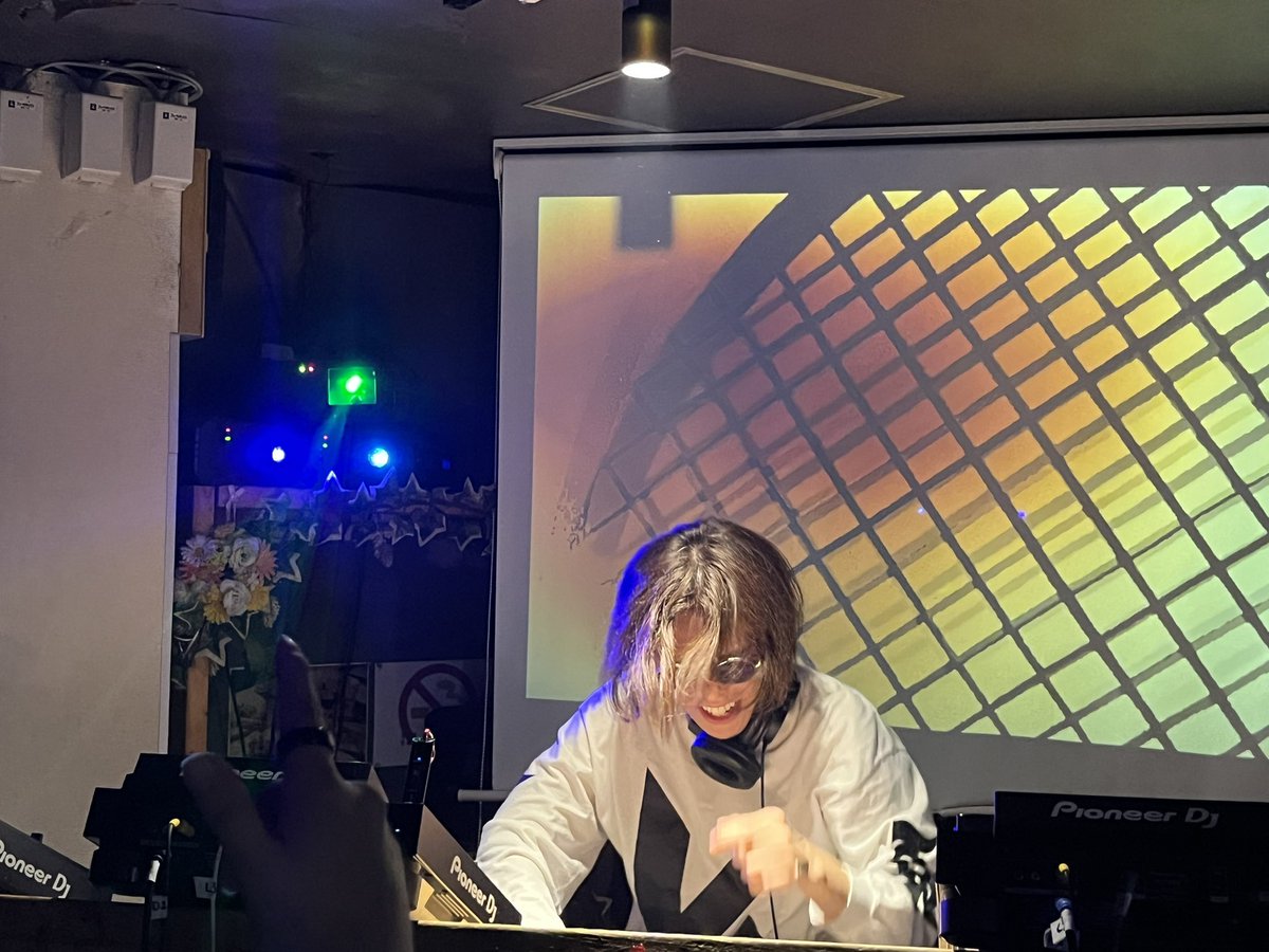 #ツダヌマニア

SP guest kors kさん！！！！

津田沼こ地でkors kさん見れるのは本当にバグ