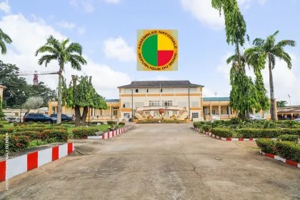*#Parlement du Bénin :* 

*Liste des 14 membres de la Conférence des Présidents*

visages-du-benin.bj/parlement-du-b… 

#Benin, #VisBen, #wasexo

Notre chaîne WhatsApp :

whatsapp.com/channel/0029Va…