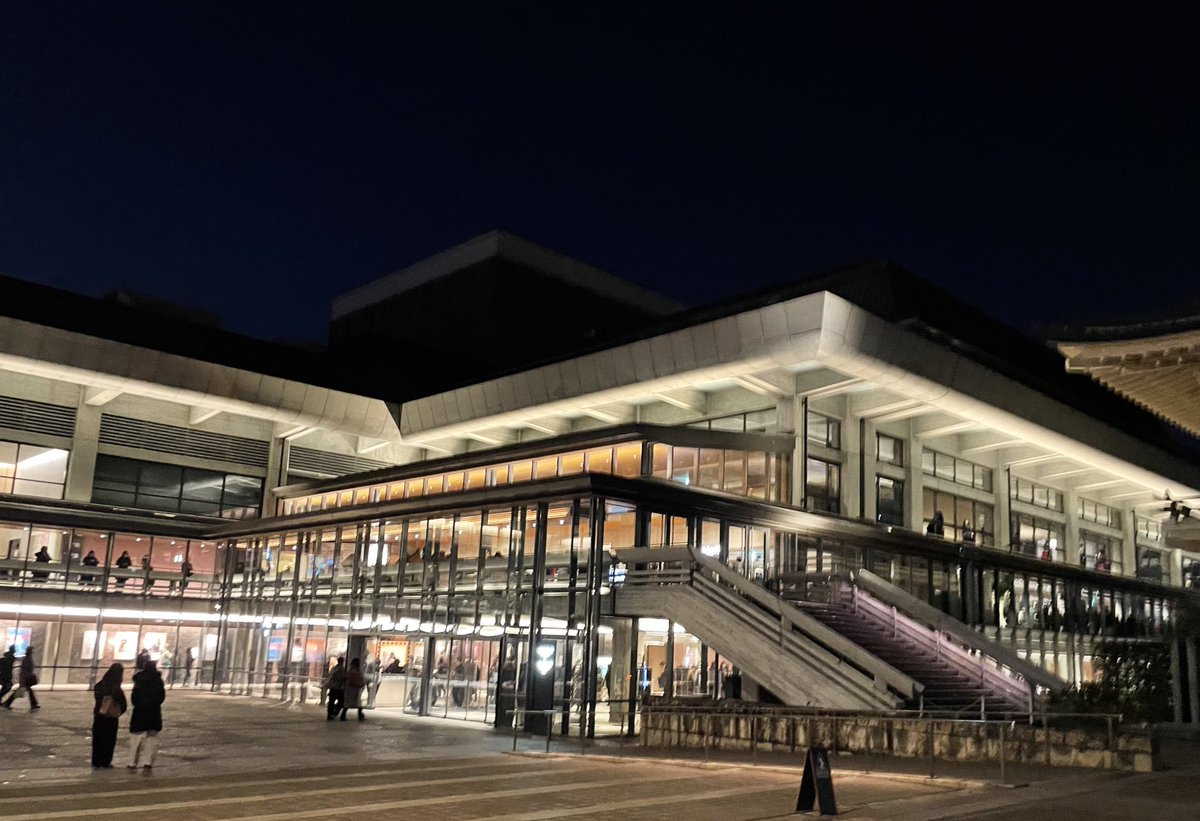 tmglobetk's tweet photo. 京都ロームシアターホール
とても素敵な会場でした。京都は何年ぶりだったのかな？
今回も色々演出や映像が変わっていましたね。
次の広島も楽しみです！ https://t.co/awPzBEtVx9