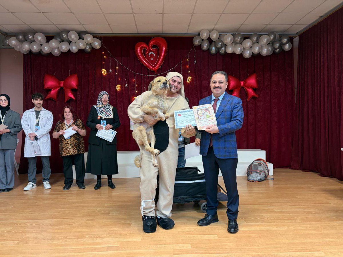 tcbasiskele's tweet photo. Merhametli Yürekler Sevgi Dolu Okullar Projesi kapsamında Misak-ı Millî İlkokulu’nda düzenlenen programa Kaymakamımız Dr. Soner ŞENEL katılım sağladı.

Öğrencilerle bir araya gelinen programda, sevgi, merhamet ve paylaşma değerlerinin önemine vurgu yapıldı. https://t.co/KWk6epUD6a