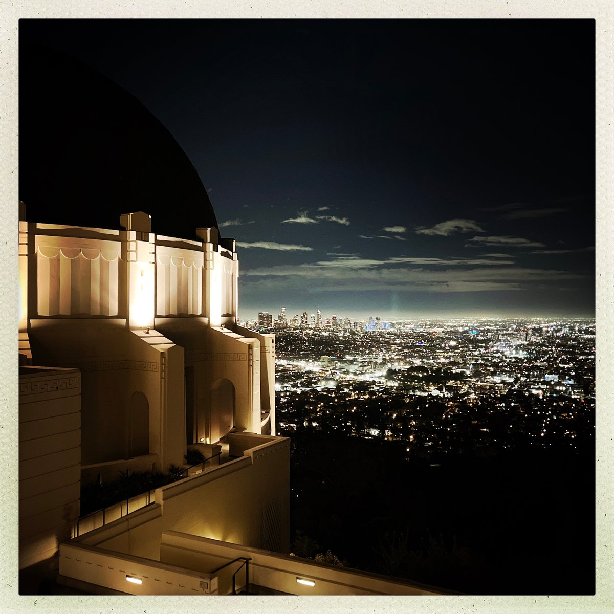 ruraljones's tweet photo. Many thanks 🙏 to @LeaFishhook, whose sin-sational 😈❤️🔥 Helluva Tea 🔥🫖 inspired me 🤔💭 to make multiple trips to Griffith Observatory 🔭 for this shoot 📸, where I snapped one of my favorite photos. 🌃 💙
More pics below. 🖼️ ⬇️
#HelluvaBoss #Octavia #Loona #SeeingStars https://t.co/PEd3JMdZxj