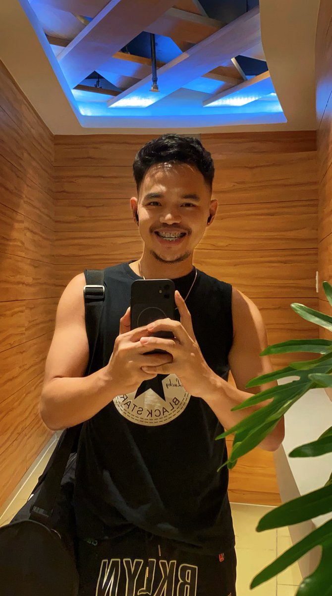 Marco_Martin12's tweet photo. Sino pwede ka date bukas. 📍BGC. #single #valentines #trending #collab https://t.co/jI7h6Pu0sZ