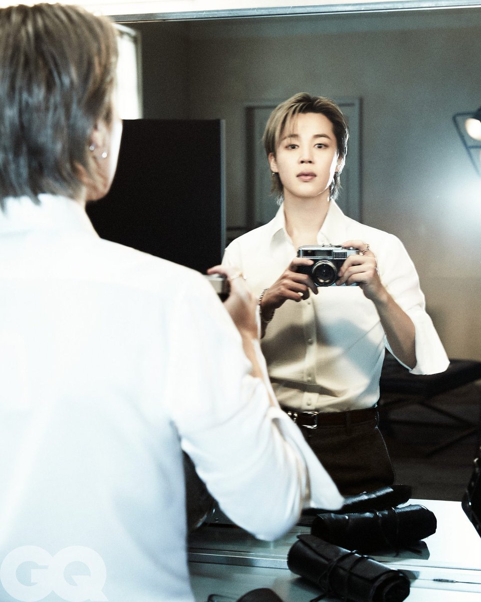 TheePopCore's tweet photo. Jimin serves angelic visuals, raising the bar to a whole galaxy on GQ Magazine. https://t.co/yLsWeB2npL