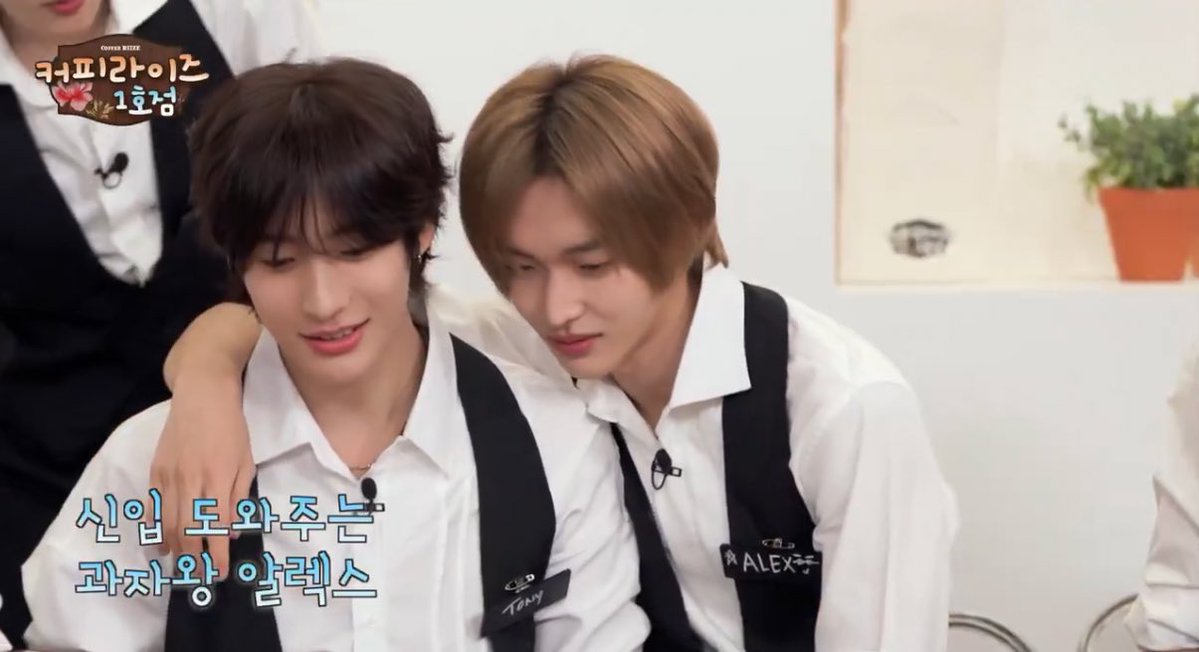 b1niyaa's tweet image. 연하가 자꾸 ⬅️으로 움직이니까
연상도 따라서 ⬅️으로 따라감
그결과 틈도없이착붙