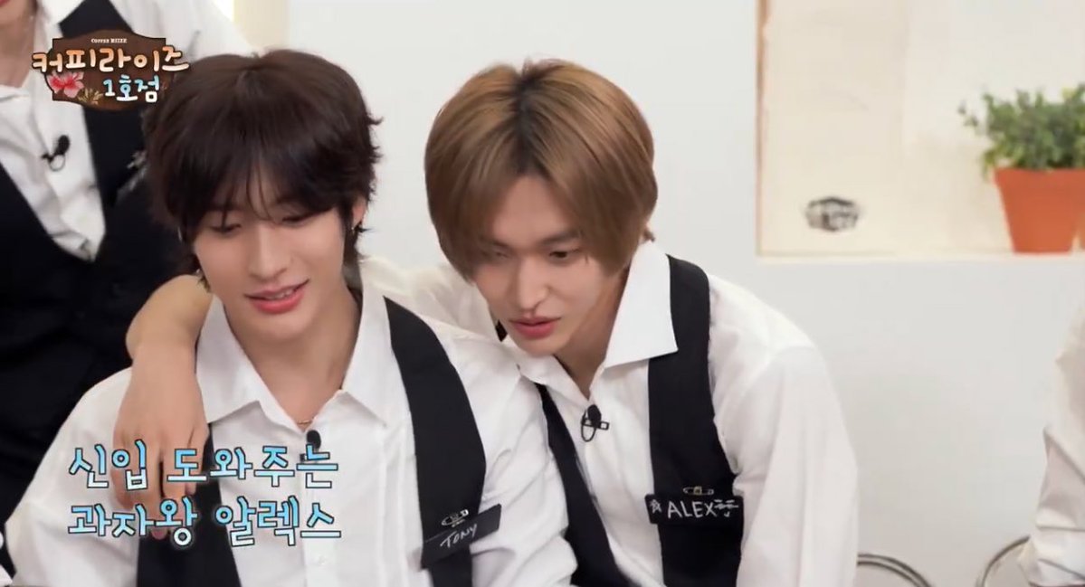 b1niyaa's tweet image. 연하가 자꾸 ⬅️으로 움직이니까
연상도 따라서 ⬅️으로 따라감
그결과 틈도없이착붙