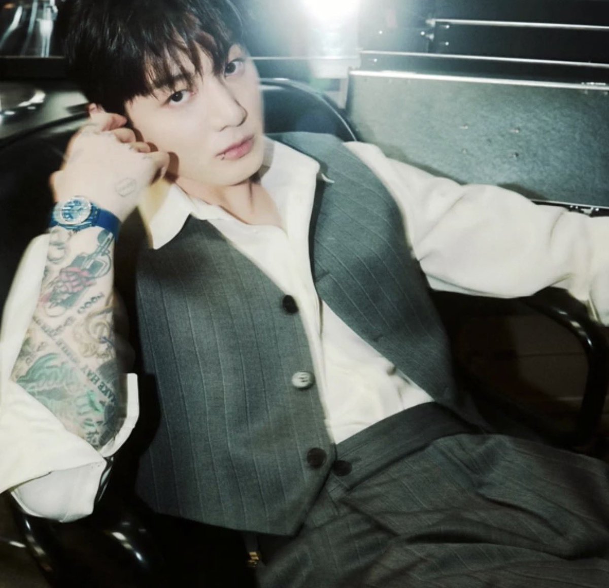 so jimin’s attire was actually similar to jungkook….huh…