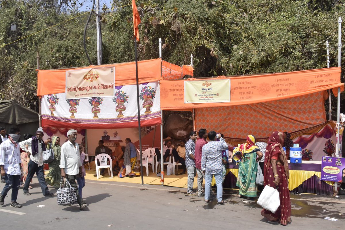 collectorjunag's tweet photo. 🕉️ હર હર મહાદેવ 🚩

જૂનાગઢના પાવન મહાશિવરાત્રી મેળામાં  વડીલ શ્રદ્ધાળુઓ માટે વિશેષ વિસામા વ્યવસ્થા ઉભી કરવામાં આવી છે.
ગિરનાર દરવાજાથી ભવનાથ તળેટી સુધી અશોક શિલાલેખ, ભરડાવાવ,ખોડીયાર ધુના,પાજનાકા પુલ અને વાઘેશ્વરી મંદિર સામે બેસવાની અને શુદ્ધ પીવાના પાણીની વ્યવસ્થા કરવામાં આવી છે. https://t.co/F4sJv83qIK