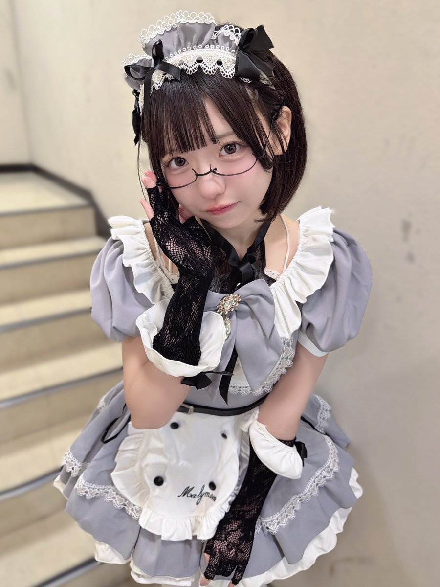 メガネメイドさん大人っぽい···？