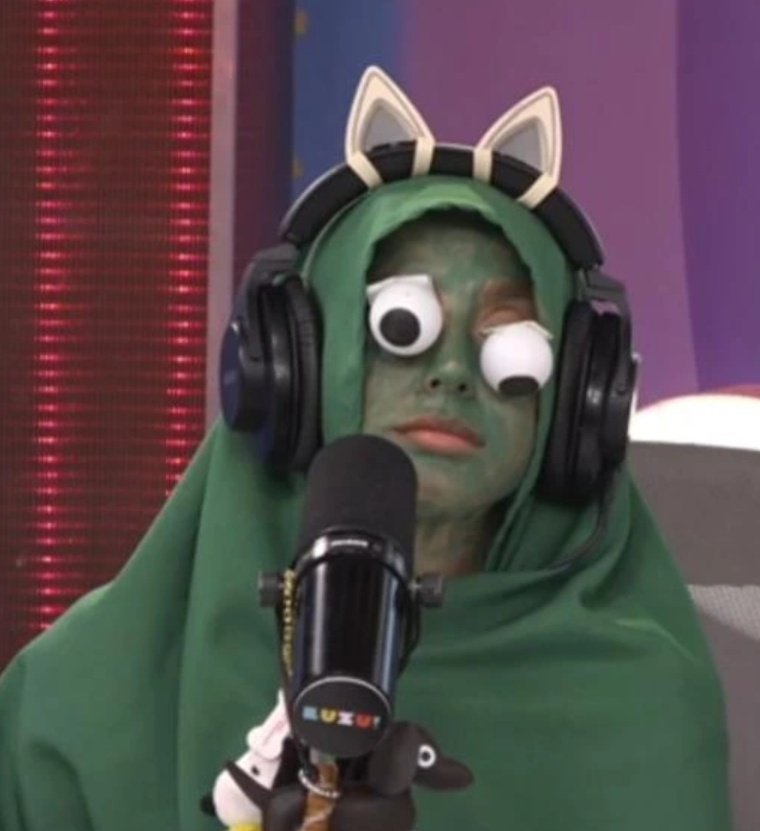 Belu en #FmLuzu// Belu en #sefuelarga

La amo jajajaja