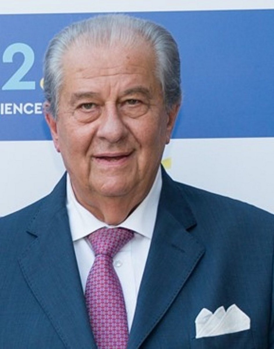 GreceParis's tweet photo. Nous exprimons notre profonde tristesse pour le décès de M. Tricardos, président de la #CCIFG, un homme très apprécié des milieux d’affaires tant en France qu’en Grèce. Nous adressons nos plus sincères condoléances à sa famille et à ses proches. https://t.co/sSMvp3QffT