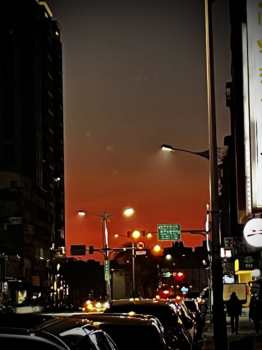 年前出差剛好拍到的景色

意外的漂亮