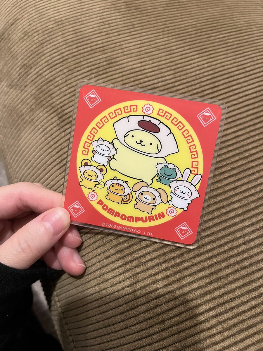 _uuu33's tweet photo. 文字面がよすぎる。大人になってポムポムプリンをすきになった理由のほとんど全てが言語化された。そして最近の中で1番のグッドデザイン、このコースターを島崎さんに贈りたい… https://t.co/66FUwSfqhT