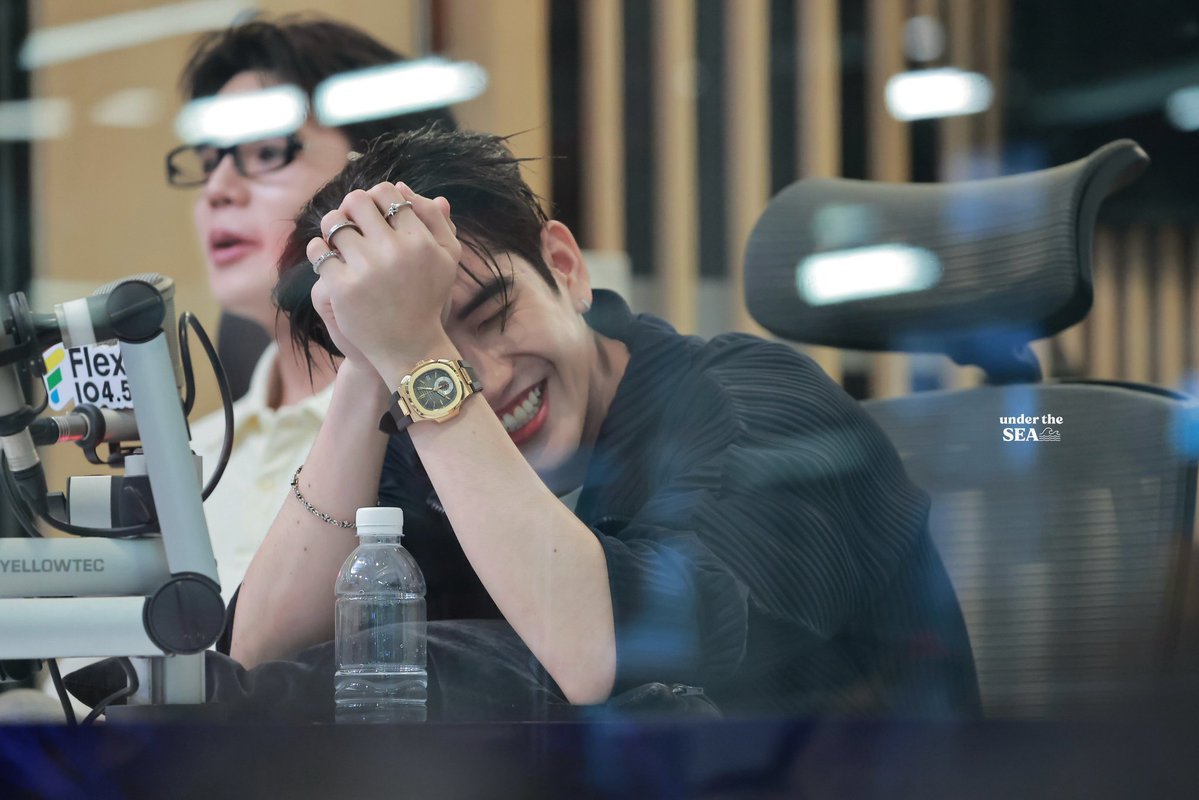 starsyjs's tweet image. just know that everytime you see SEA TAWINAN like this the reason is definitely JIMMYY JITARAPHOL 😭

JIMMYSEA X LIFTERGLAZE
#MaybellinexJimmySea