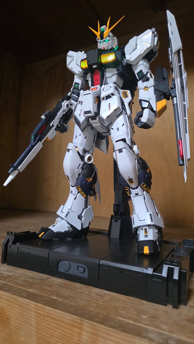 PGU νガンダム…やっとここまできた😃 残りの組み立てはフィン